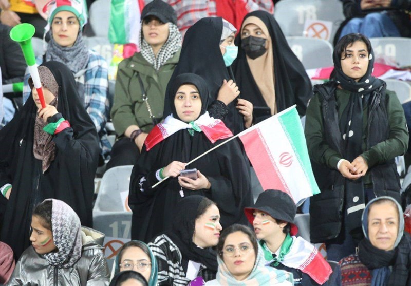 بانوان در ورزشگاه ها